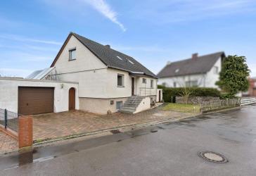Freistehendes Einfamilienhaus auf tollem Grundstück in Rinteln