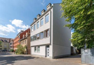 Kapitalanlage mit Entwicklungsperspektive: 4 Wohneinheiten in NBG