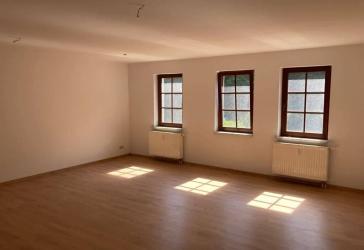 Großzügige 2-Zimmer mit Laminat und offener Küche in ruhiger Lage!