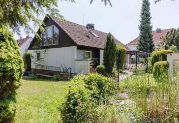 Hofheim-Marxheim: Freistehendes, sanierungsbedürftiges Einfamilienhaus mit großem Garten!