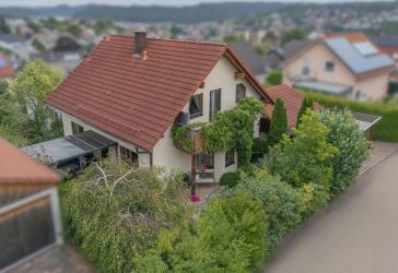 Schönes und modernes Einfamilienhaus mit einem gepflegten Garten!