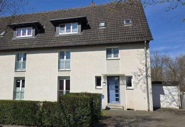 Doppelhaushälfte mit schönem Garten