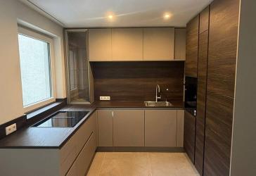 Sanierte und sehr schöne 3 Zimmerwohnung mit Balkon