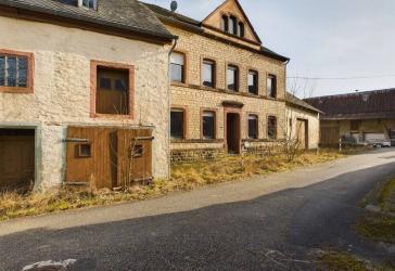 Ehemaliges landwirtschaftliches Anwesen mit angrenzenden Wiesen. Welschbillig- Ittel