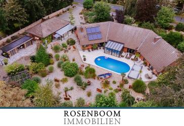 Einzigartiges Wohnensemble: Luxuriöser Bungalow mit Einliegerwohnung, Loungehaus und Pool