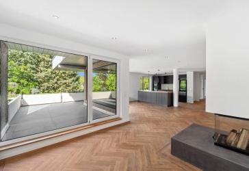 Kernsaniertes Penthouse am Park – Design, Dachterrasse & Tiefgarage inklusive