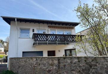 **Wohnhaus mit Ausbaumöglichkeit im Untergeschoss - mitten in Prüm**