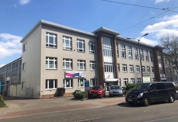 Helle und geräumige Büroräume mit sehr guter Anbindung!