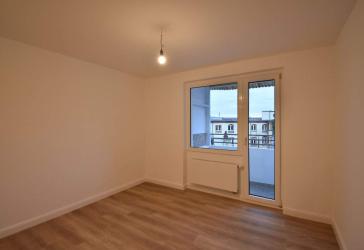 ERSTBEZUG nach Sanierung! Zentrale 2-Zi-Whg mit Balkon