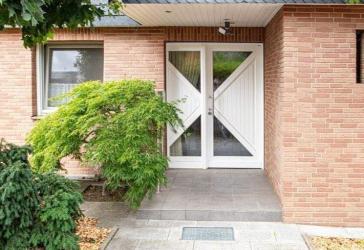 Ruhige Oase in zentrumsnaher Lage! Großräumiger Bungalow mit überraschend vielen Vorzügen!