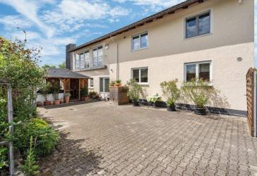 Provisionsfrei: Renoviertes EFH mit bildschönem Blick in den grünen Garten & weitläufigem Grundstück
