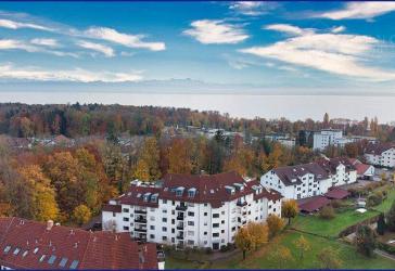 Lichtdurchflutetes Dachgeschoss mit Alpenblick und Seeschnipsel - ruhiges Wohnen in Friedrichshafen
