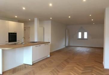 Sofort einziehen in etwas ganz Besonderem in Stuttgart: eine ganze Etage im Gründerzeithaus