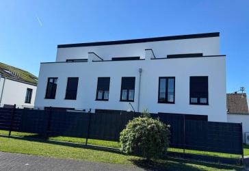 Modernes Neubau-Reihenmittelhaus Energieklasse A+ mit Garten und Stellplatz in HANGELAR