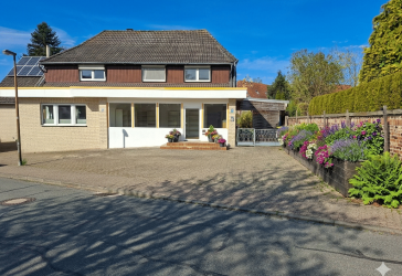 Ein Haus mit vielen Möglichkeiten:Wohnen, Gewerbe &viel Platz für Ihre Visionen, sowie eine große Dachausbau Reserve