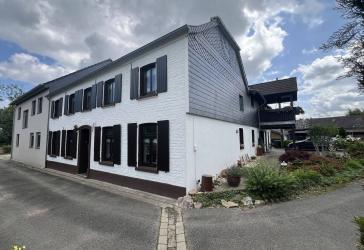 Gemütliches Bauernhaus mit Einliegerwohnung in 41179 MG-Rheindahlen