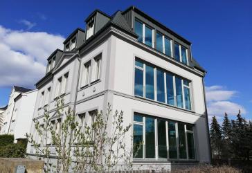 luxuriöse 4-Raumwhg. in ruhiger Lage von Radebeul-West mit Stellplatz & Balkon