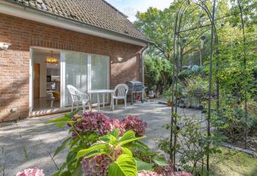 Großzügig und zentral: Gepflegte Doppelhaushälfte mit Südwestgarten in Kaltenkirchen