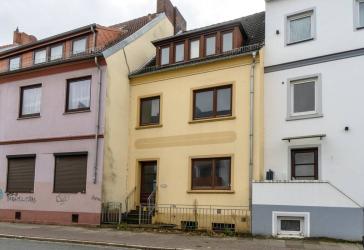 Sanierungsbedürftiges Zweifamilienhaus in Woltmershausen // Kapitalanlage möglich