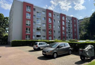 Grosse 4 Zimmerwohnung mit Balkon für Kapitalanleger
