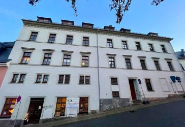 Geräumige, gemütliche u. energetisch sanierte 2 Raum DG WE in der Annaberg Innenstadt unweit des Marktes