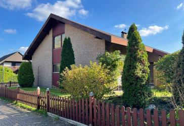 großzügiges Einfamilienhaus mit viel Potenzial!