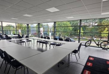Topgepflegte Büroflächen mit einem ca. 100 m² großen Office-/Showroombereich