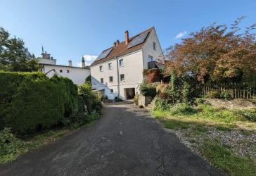 Ein Zweifamilienhaus mit Geschichte – und Zukunft: Ihr Zuhause mit PV, Garten & Ausbaureserve