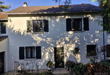 Ein Haus mit Geschichte, besonderer Atmosphäre und einem herrlichen Garten!