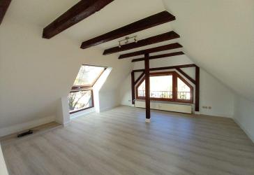 Helle und gemütliche 3-Zimmer-Dachgeschosswohnung in ruhiger, grüner Lage nahe dem Sahnpark in Crimmitschau