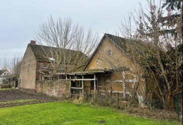 Abrisshaus mit Scheune