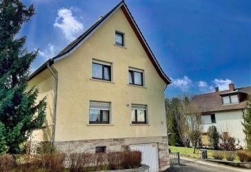 Einfamilienhaus mit großem Grundstück (evtl. zur weiteren Bebauung)!