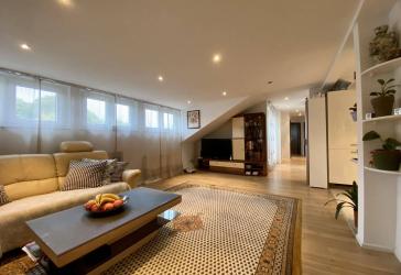 Elegante DG-Wohnung mit Einbauküche und Balkon - Wohnen mit Anspruch