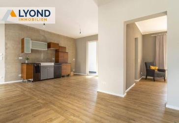 Exklusive 4-Zimmer-Wohnung am Markt in Gera - stilvoll modernisiert mit Loggia und Aufzug
