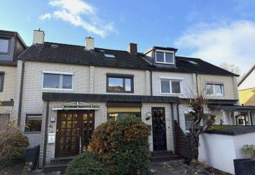 Ansprechendes Reihenhaus in Schenefeld mit Vollkeller und zwei Bädern