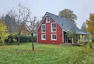 immo-schramm.de: Neuwertiges Schwedenhaus mit Veranda und traumhafter Gartenanlage
