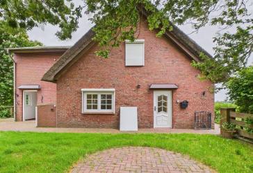 **Unter Reet mit 2 Wohnungen in bester Deichlage mit Blick in die Marsch**