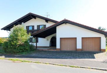 Großzügiges Einfamilienhaus mit Doppelgarage auf 1.600 m² in Schlüchtern-Hutten