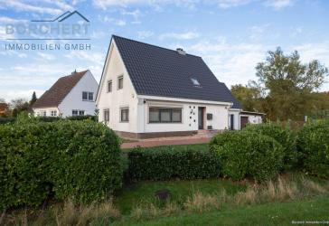 Einfamilienhaus mit Bauplatz in Klein Offenseth-Sparrieshoop