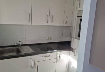 Sehr schön möbliertes Apartment mit Balkon, U-Bahn Nähe, ruhig und modern