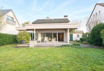 Freistehendes Einfamilienhaus, 8-Zimmer mit großem Grundstück in begehrter Lage von Hilden