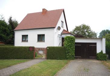 Interessantes Einfamilienhaus mit Gästehaus und Garagen in gefragter Lage in Wustermark