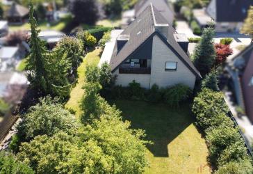 Dichterviertel - geräumiges Ein/Zweifamilienhaus mit großem Grundstück in Sackgassenlage