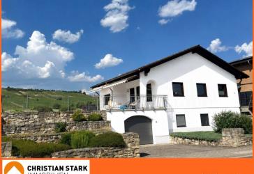 Einfamilienhaus zum Wohlfühlen, mit Wellnessbereich und herrlichen Blick in die Weinberge.