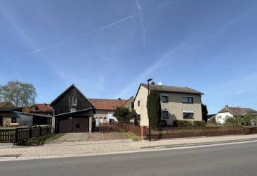 *** Platz für zwei Familien, Tischlerei, 3 Garagen, großer Garten (Bauplatz) ***