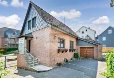 Einfamilienhaus mit hübschem Garten im Zentrum von Burscheid!