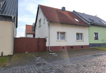 Doppelhaushälfte mit Anbau und Nebengelass