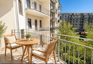 So schön kann Wohnen sein - Stilvoll renovierte 3-Zimmer-Wohnung mit Flair! Süd-Balkon & Aufzug!
