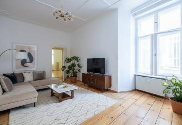NEUER PREIS: Bezugsfreie Wohnung in Bestlage mit Balkon, Stuck & modernem Bad - jetzt besichtigen