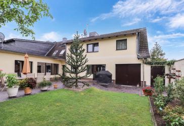 Großzügiges und Vielseitiges Ein-/Zweifamilienhaus mit traumhafter Gartenidylle